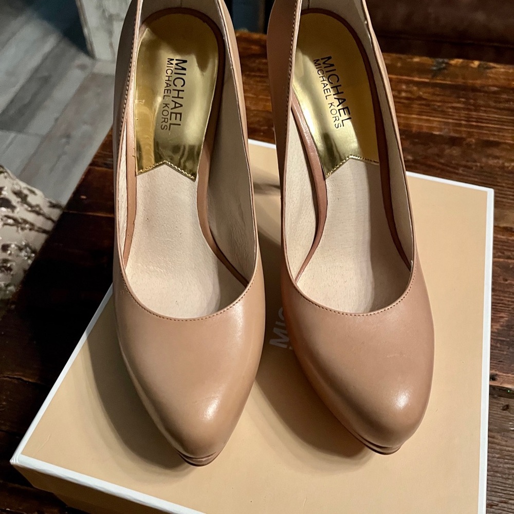 Michael Kors Hamilton Nude Pumps 8.5 LN
